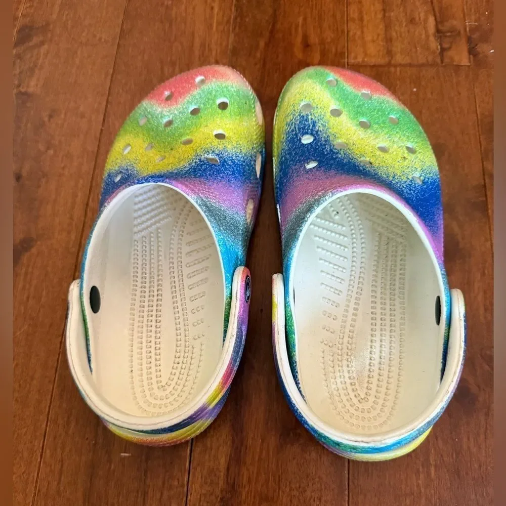 Crocs Women’s Colorful tie dye Clogs size 6